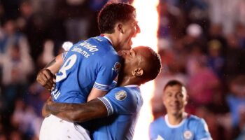 Cruz Azul propina goleada al América en Clásico Joven de la Liga MX