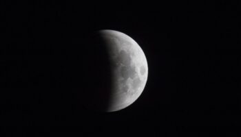 Fotos | Así se vio el eclipse lunar parcial