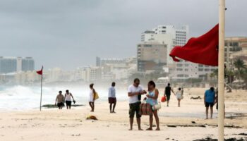 Helene se transformó en huracán categoría 1 frente a la península de Yucatán