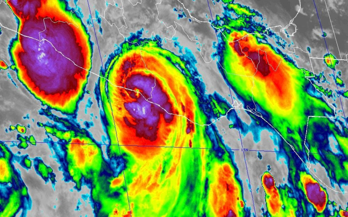 Satélite muestra que huracán John ya tocó tierra cerca de Marquelia, Guerrero: NCH