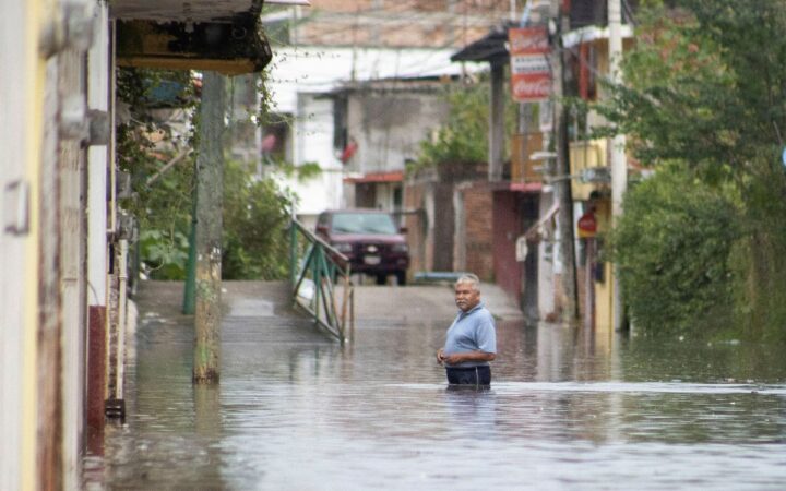 Protección Civil de Acapulco pide a la población abandonar sus casas ante efectos de la depresión tropical 11-E