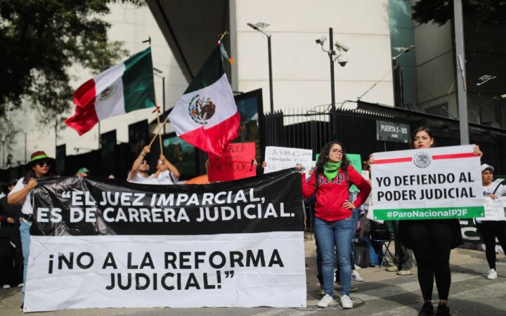 Jueces trasladan su protesta contra la reforma judicial al Senado; bloquean Paseo de la Reforma Jueces trasladan su protesta contra la reforma judicial al Senado; bloquean Paseo de la Reforma