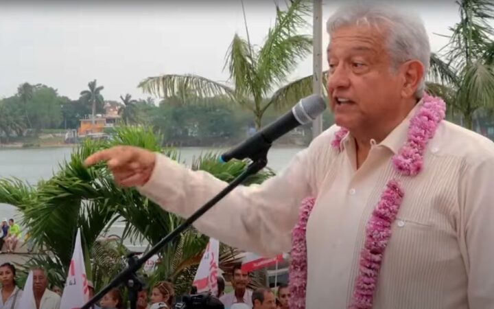 ‘La carpeta azul de Yunes’ y otras acusaciones de corrupción que hizo AMLO en 2017 ‘La carpeta azul de Yunes’ y otras acusaciones de corrupción que hizo AMLO en 2017