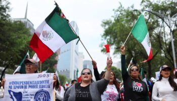 Jueces denuncian 'día negro' para la democracia mientras protestan fuera del Senado