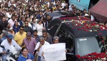 Asistentes al funeral de Alejandro Arcos exigen justicia: Jorge Martínez | Video