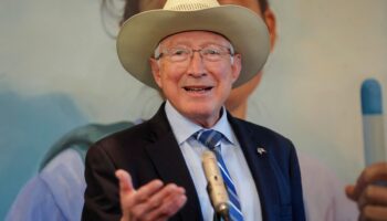'Nunca se va a pausar' la relación entre México y EU: Ken Salazar