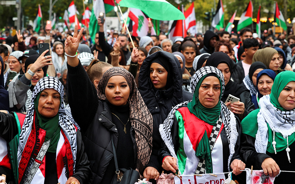 Year of war | Thousands of people around the world demonstrate in support of Palestine