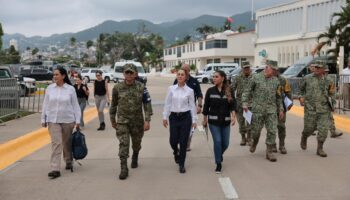 Reciben con protestas a Sheinbaum en Acapulco