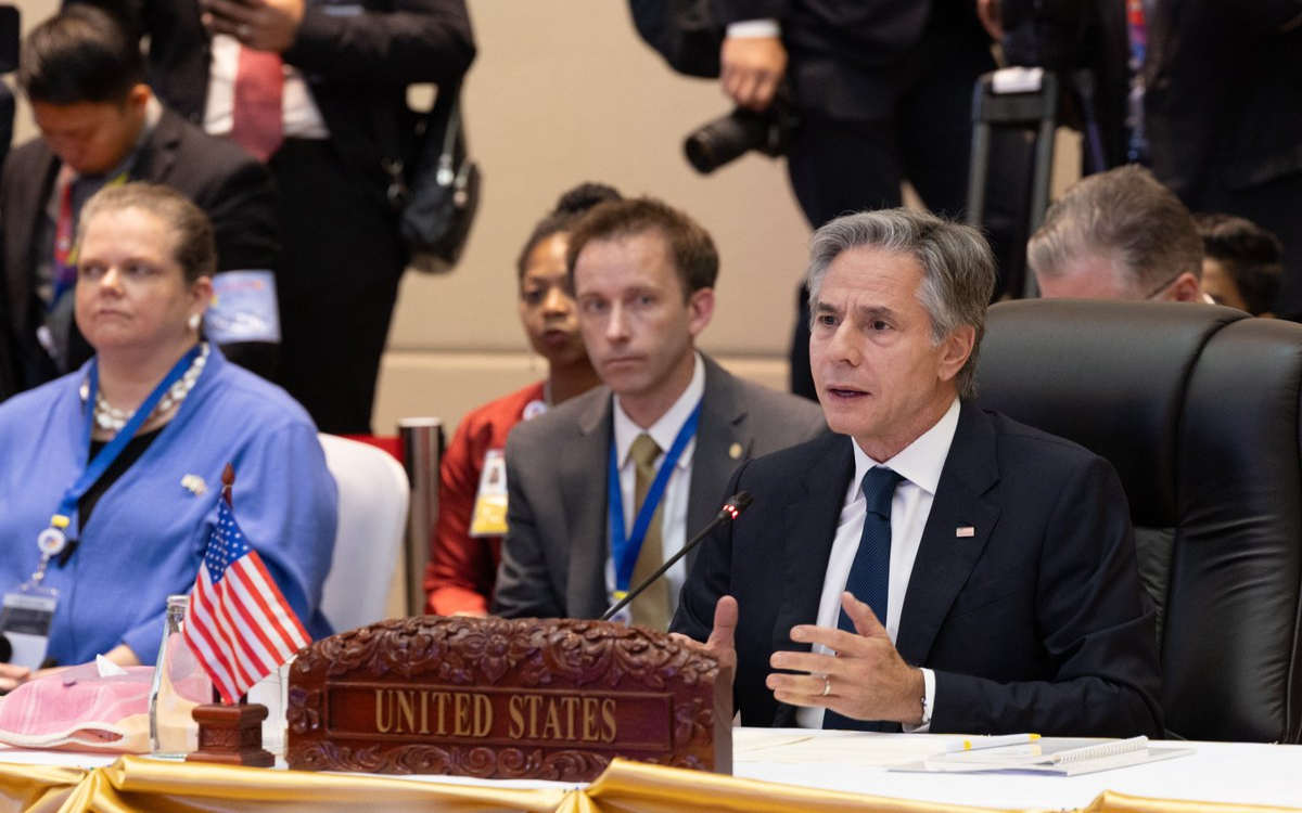 Blinken travels to Middle East to begin talks on ceasefire in Gaza