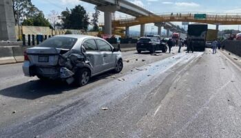 Choque múltiple en la México-Puebla; al menos 10 vehículos involucrados