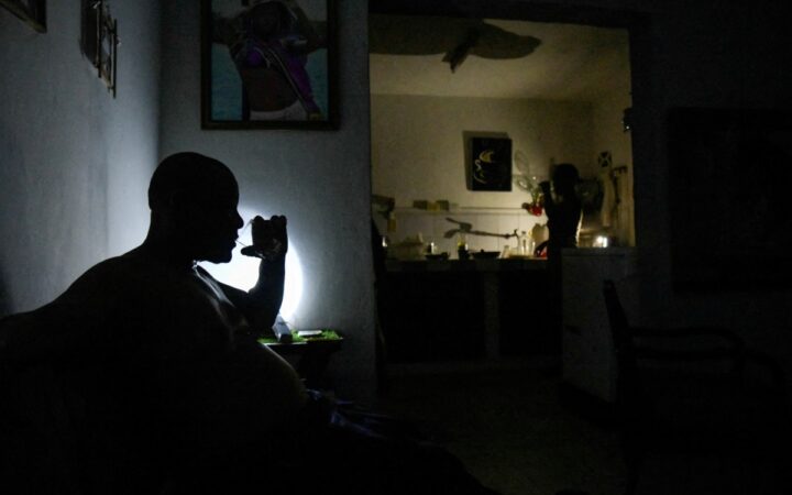 Cuba vive apagón total por falla en una central eléctrica Cuba vive apagón total por falla en una central eléctrica