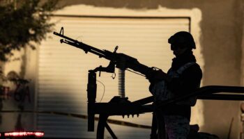 Caen 18 en Culiacán durante decomiso de armas y precursores químicos