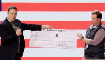 Musk rifa 1 millón de dólares diario para llevar votantes a Trump