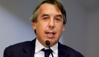 A pesar de ceder casi 50% de sus acciones en Televisa, fideicomiso mantiene votos de Azcárraga | Entérate