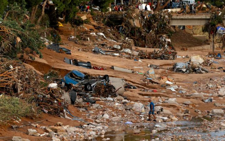 Imágenes | El antes y después de Valencia tras el paso de Dana; suman 158 muertos en España