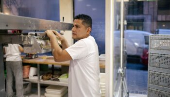 Aumentan ingresos en negocios de latinos en EU