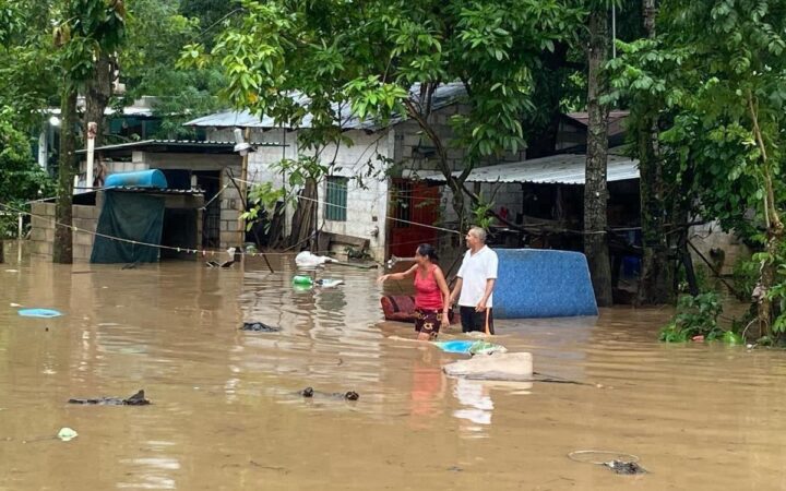 Tormenta tropical 'Nadine' causa estragos en tres regiones de Oaxaca