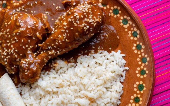 Pollo con mole, ¿cuáles son sus beneficios? Pollo con mole, ¿cuáles son sus beneficios?