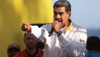 Maduro entregó armas a grupos civiles y desplegó una 'propaganda del terror': Periodista venezolana | Video