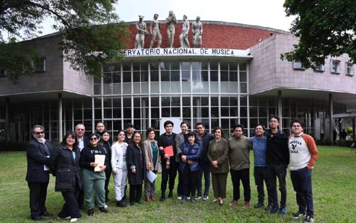Autoridades culturales se reúnen con manifestantes de la Escuela Superior de Música Autoridades culturales se reúnen con manifestantes de la Escuela Superior de Música