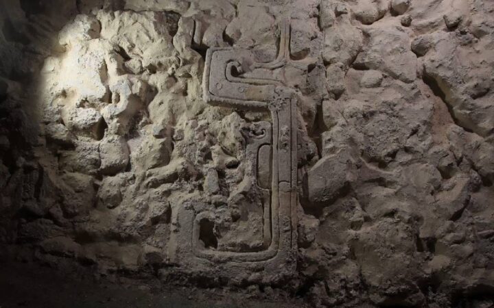 Descubren fachadas alusivos a la poderosa dinastía Kaanu'l, en la Zona Arqueológica de Dzibanché Descubren fachadas alusivos a la poderosa dinastía Kaanu'l, en la Zona Arqueológica de Dzibanché