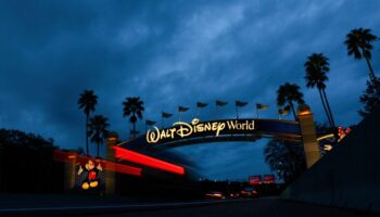 Disney World y Centro Espacial Kennedy cierran ante llegada del poderoso huracán Milton