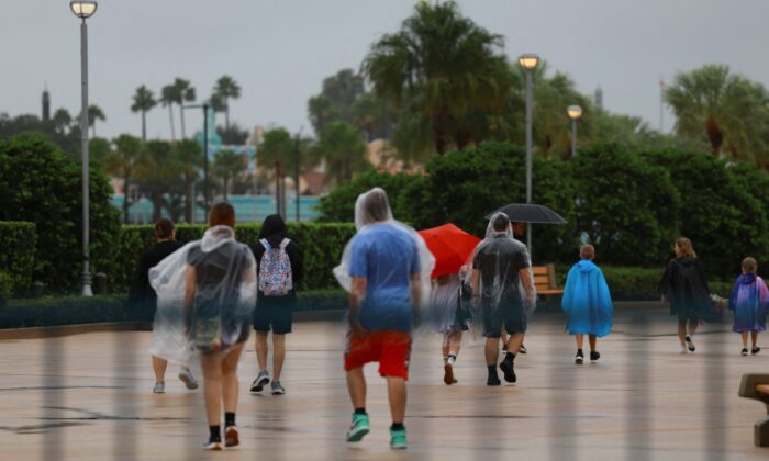 People walk near Walt Disney World as Hurricane Milton approaches Orlando, Florida. Photo: EFE