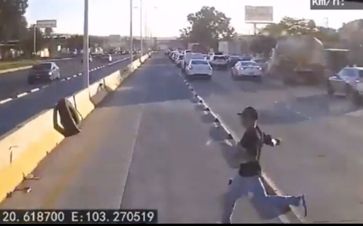 Presunto ladrón es atropellado por autobús mientras emprendía la huida en Jalisco | Video