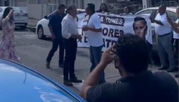 ‘Yunes traidor, te vendiste al dictador’, le gritan al veracruzano