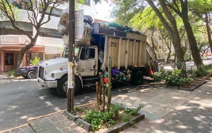 Contaminación por e-commerce en CDMX y el negocio de la quema de plásticos | Especial