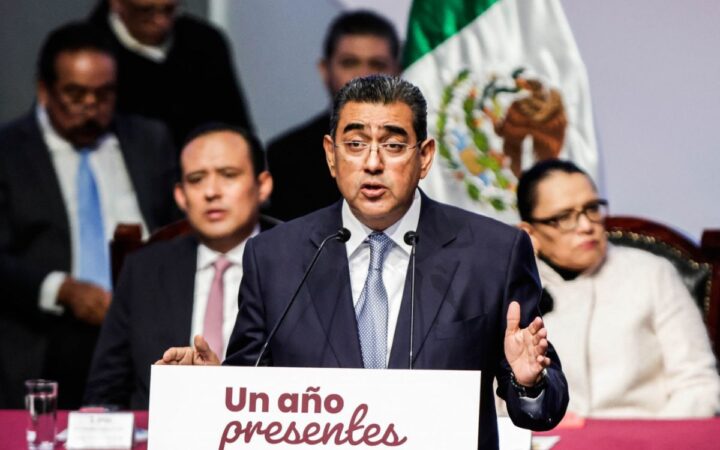 Sheinbaum: gobernador de Puebla, Sergio Salomón, será titular del INM Sheinbaum: gobernador de Puebla, Sergio Salomón, será titular del INM
