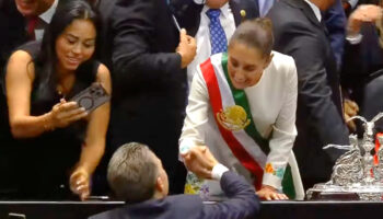 Tres tomas del saludo de Claudia Sheinbaum a Manuel Velasco