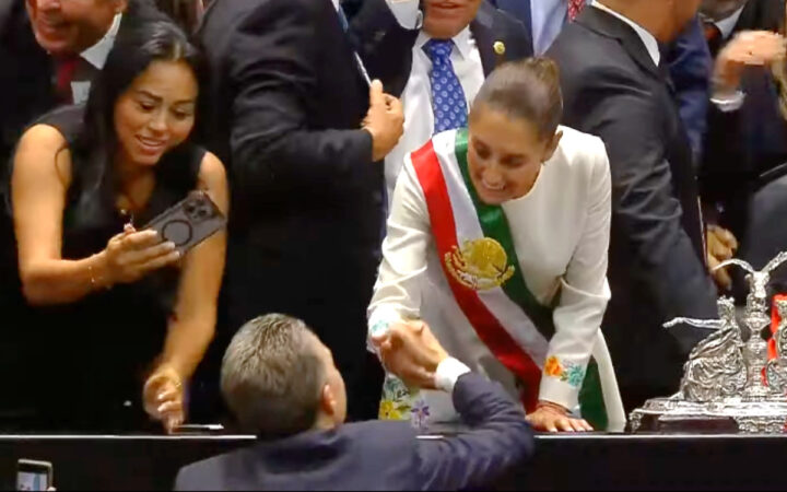 Tres tomas del saludo de Claudia Sheinbaum a Manuel Velasco