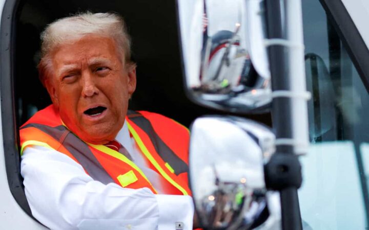 Video | En camión de basura y con chaleco naranja, llega Trump a mitin tras crítica de Biden