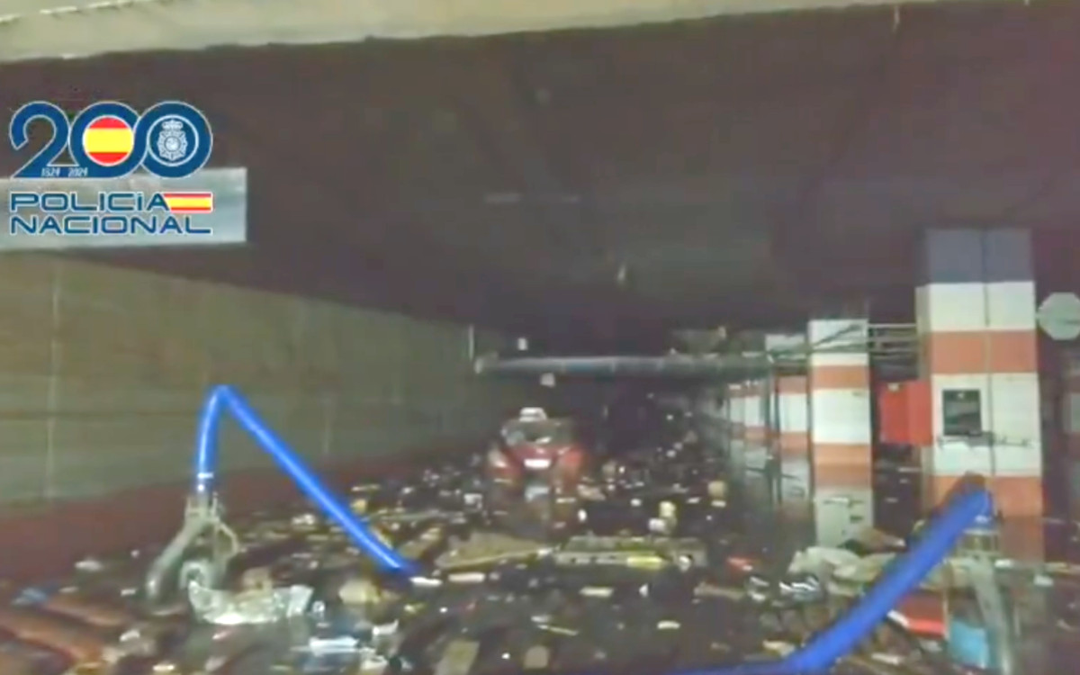 Drone reveals what rescuers found in Bonaire shopping center parking lot | Spain