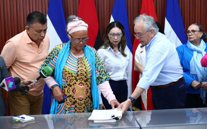 Daniel Ortega propone reformar Constitución de Nicaragua para 'coordinar' poderes legislativo y judicial Daniel Ortega propone reformar Constitución de Nicaragua para 'coordinar' poderes legislativo y judicial