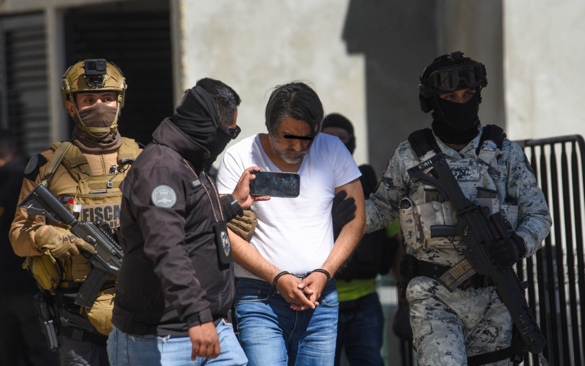 El director del DIF municipal de Tonatico Ellery Guadalupe “N” fue detenido en un operativo conjunto de la FGJEM, SEMAR, SEDENA y GN. (FOTO: CRISANTA ESPINOSA AGUILAR /CUARTOSCURO.COM)