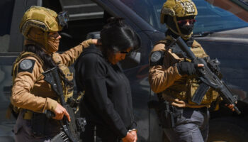 Dan prisión preventiva a alcaldesa y funcionarios detenidos en Operación Enjambre