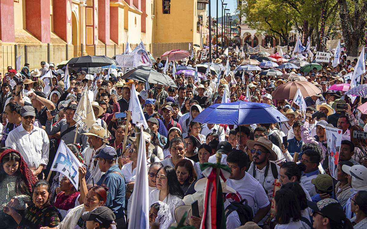 Chiapas: Más de 20 mil indígenas peregrinan para pedir justicia por el asesinato del sacerdote Marcelo Pérez Chiapas: Más de 20 mil indígenas peregrinan para pedir justicia por el asesinato del sacerdote Marcelo Pérez