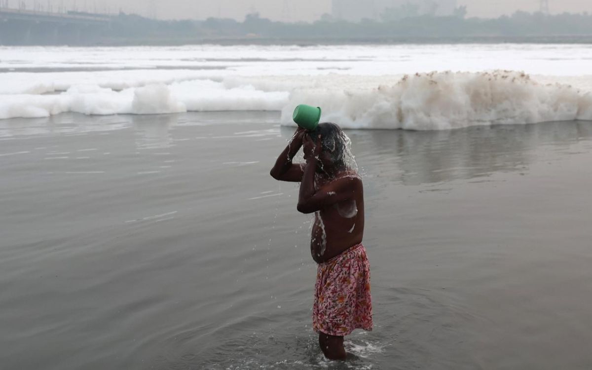 Despite toxic foam in the river, Hindus hope to take a dip during a sacred ritual