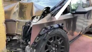 CDMX | Camioneta Cybertruck se estrella contra casa en alcaldía Miguel Hidalgo