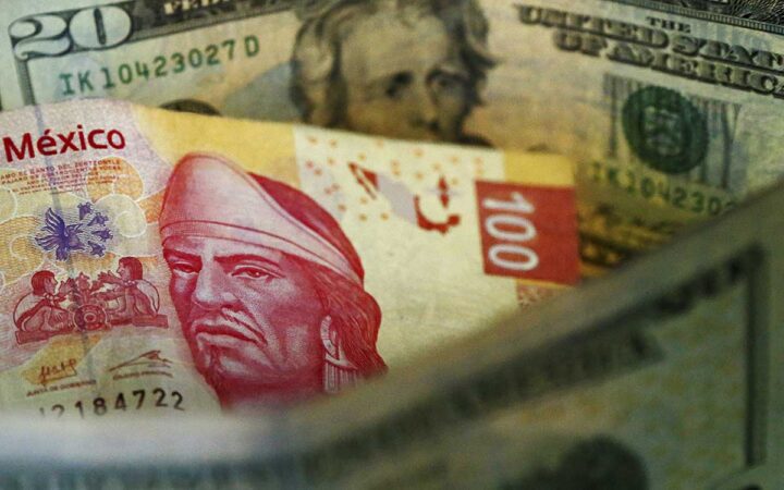Peso mexicano retrocede ante expectativa de Banxico y la Fed Peso mexicano retrocede ante expectativa de Banxico y la Fed