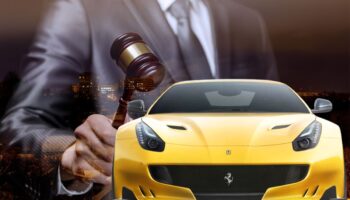 Subastan Ferrari incautado en cifra récord de 1 millón de euros