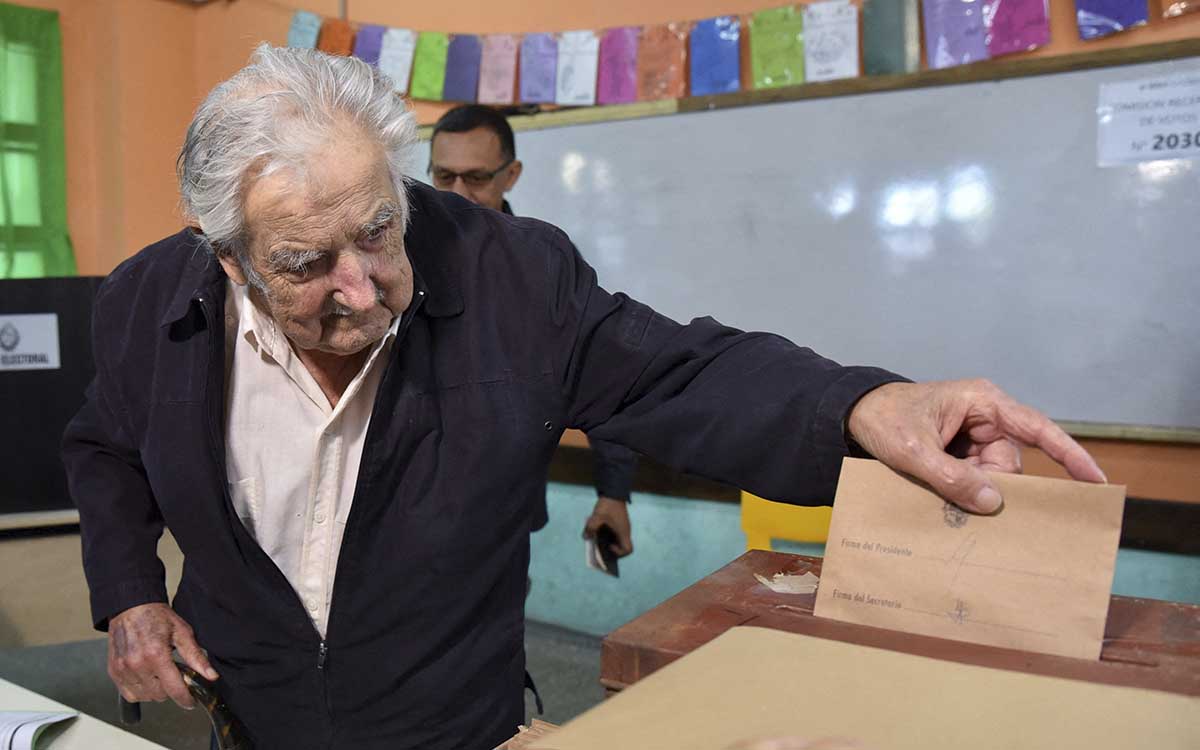 Uruguay: Mujica, de los primeros en votar en la segunda vuelta de las presidenciales