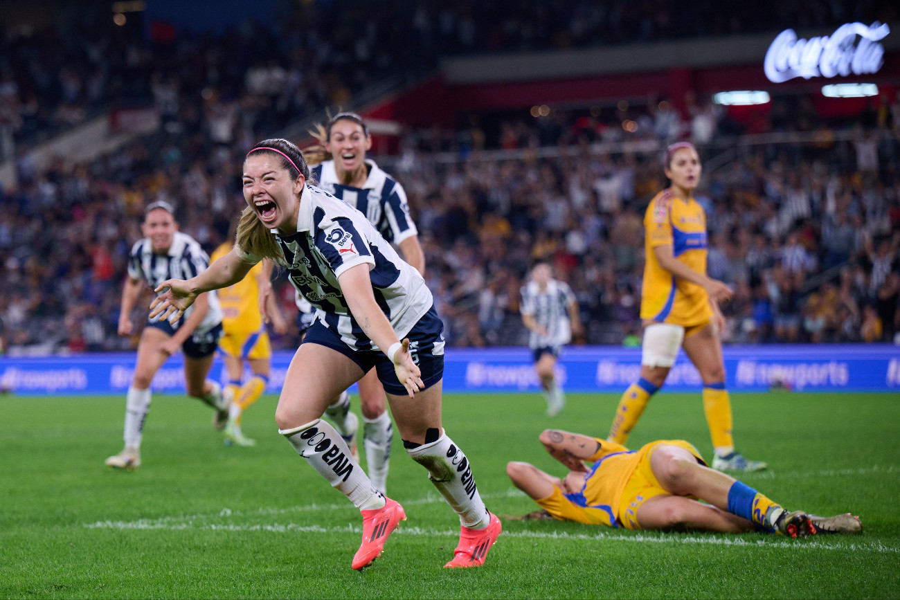 Rayadas de Monterrey se coronaron campeonas de la Liga MX Femenil en una final de futbol con voltereta de película. Las Amazonas de Tigres dominaron gran parte del juego, pero dejaron ir un penal al 