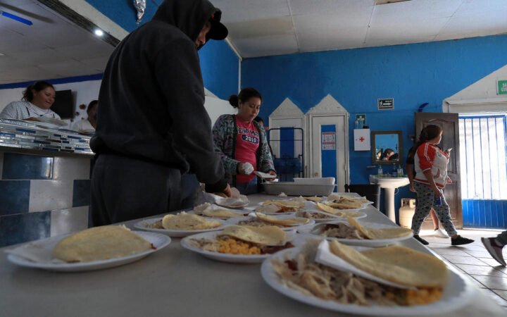 Celebran 'Día de Acción de Gracias' en albergue migrante en Ciudad Juárez