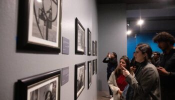 El fotógrafo Barry Domínguez expone su serie 'Mujeres de letras' en San Ildefonso