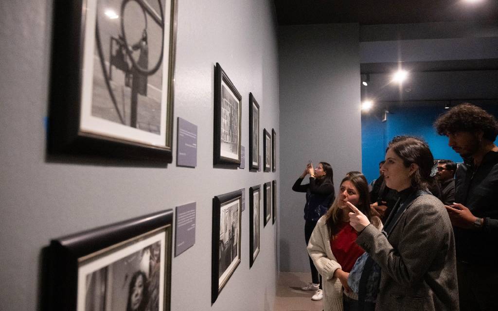 El fotógrafo Barry Domínguez expone su serie 'Mujeres de letras' en San Ildefonso El fotógrafo Barry Domínguez expone su serie 'Mujeres de letras' en San Ildefonso