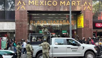 Videos y fotos | Realizan operativo en Plaza Izazaga 89; 'se aplicará extinción de dominio': Ebrard