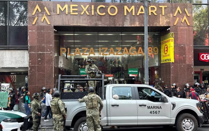 Videos y fotos | Realizan operativo en Plaza Izazaga 89; 'se aplicará extinción de dominio': Ebrard